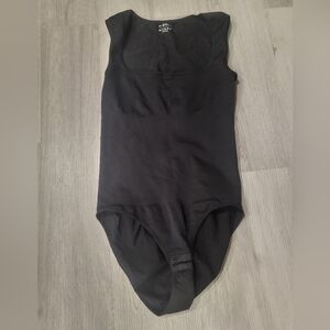 SHEIN Black Fitted Sleeveless Bodysuit